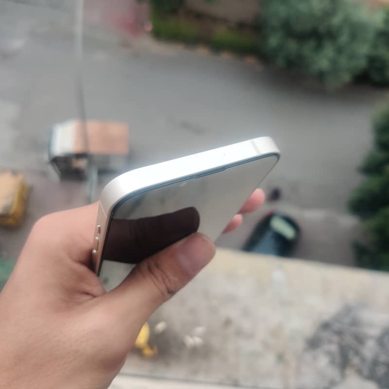 Apple iPhone 13 7