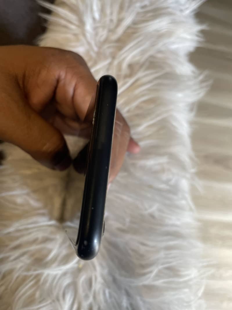 Apple iPhone 7 0