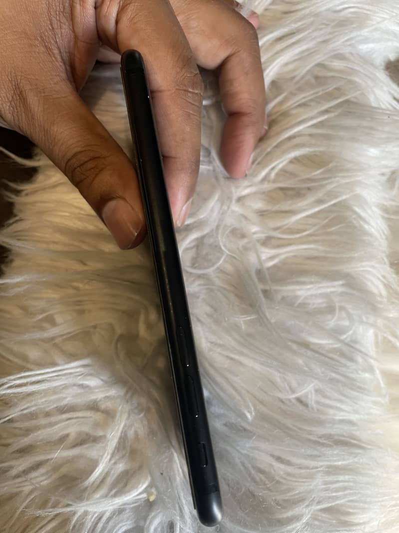 Apple iPhone 7 4