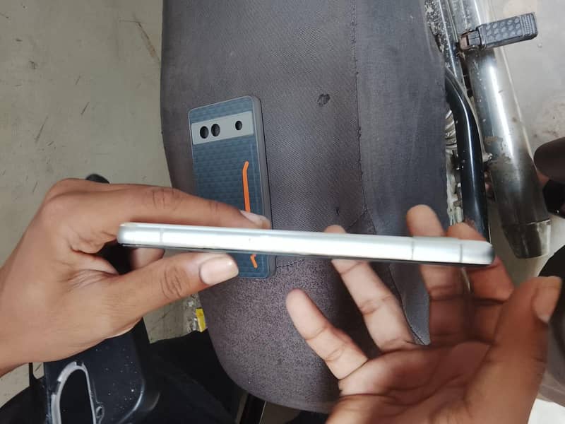 Google Pixel 7a 5