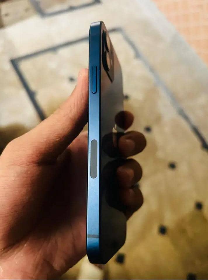 Apple iPhone 12 3