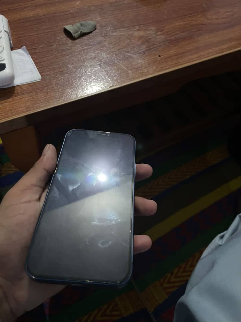Apple iPhone 12 3
