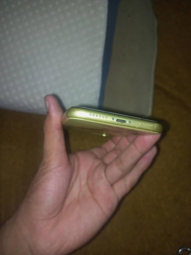 Apple iPhone 11 3
