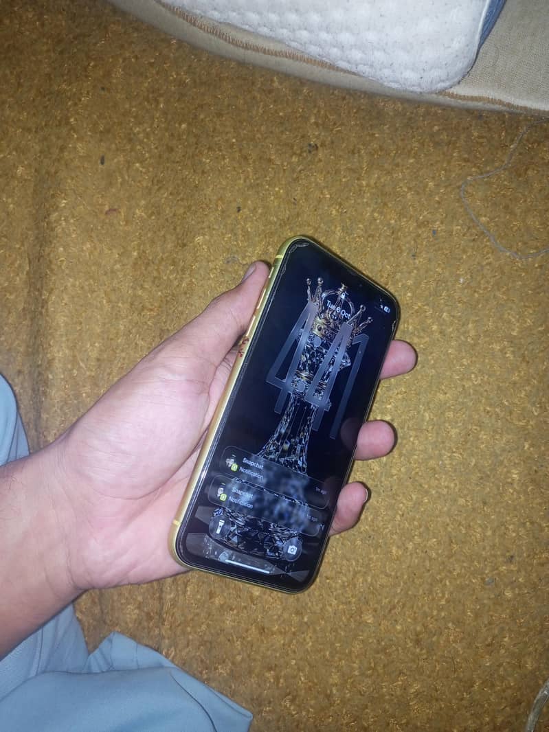Apple iPhone 11 4