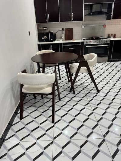 Round Dining Table with 3 Chairs