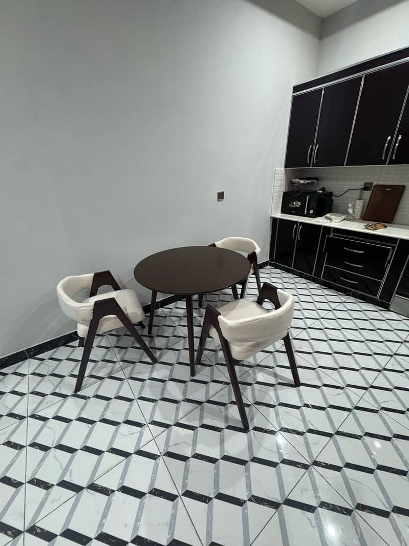 Round Dining Table with 3 Chairs 1