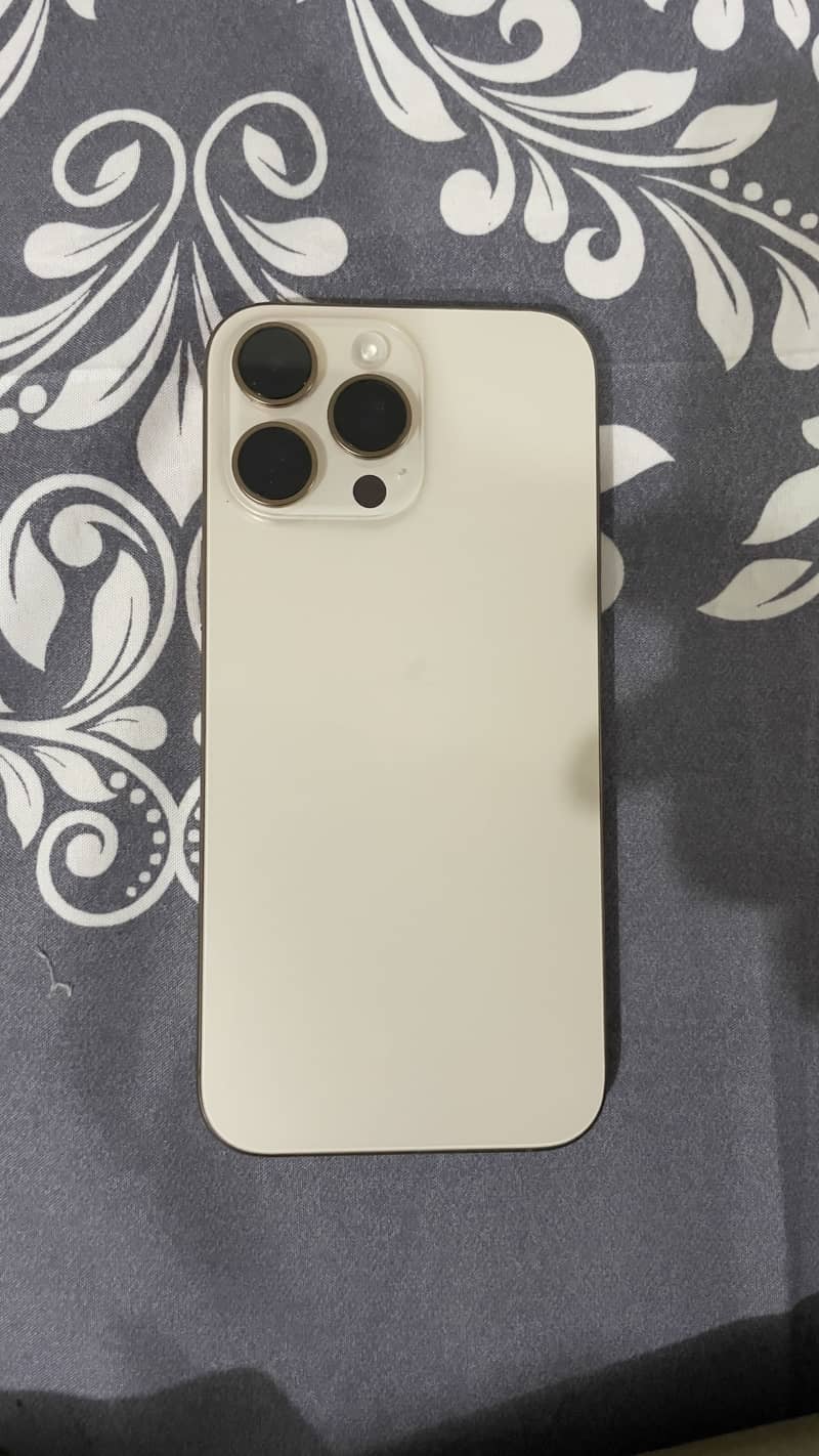 Apple iPhone 16 Pro Max 1