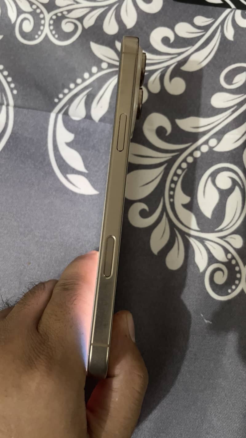Apple iPhone 16 Pro Max 5