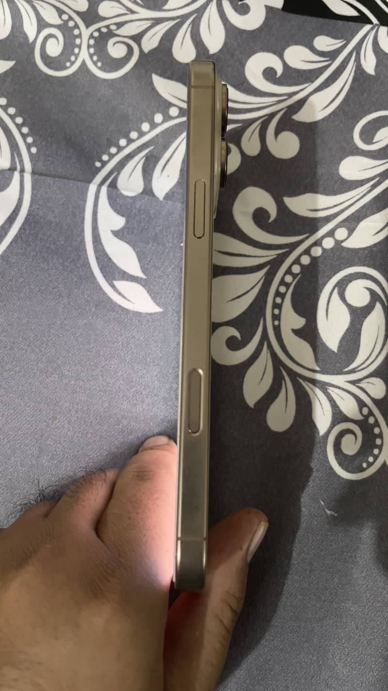 Apple iPhone 16 Pro Max 6