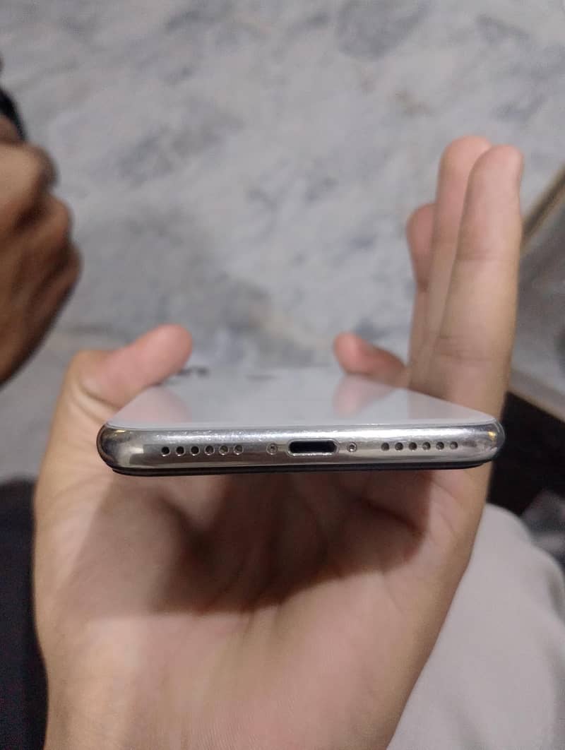 Apple iPhone X 3