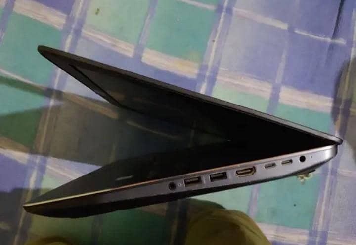Gaming laptop 3