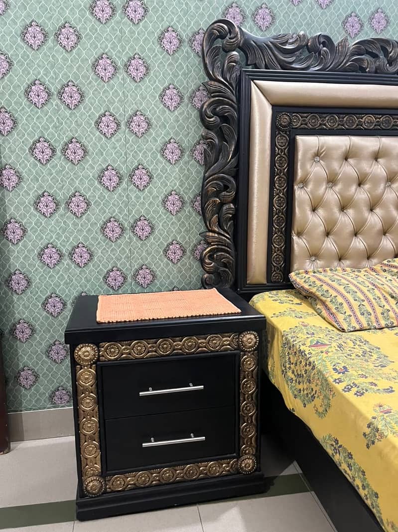 King size bed 1