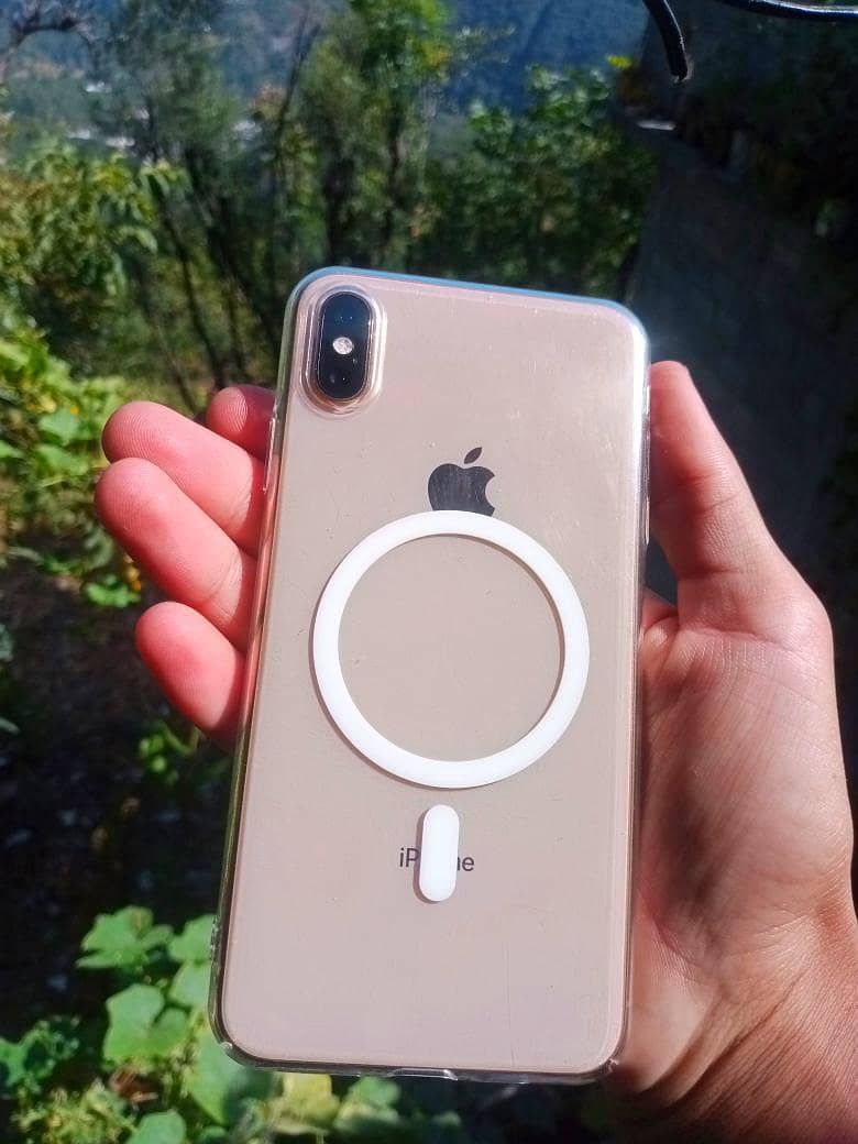 Apple iPhone XS Max 4