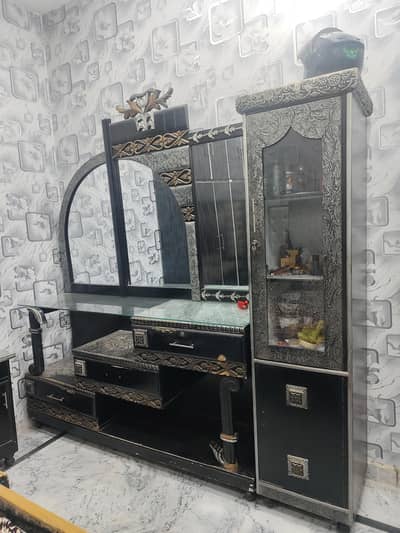 Dressing table for Sale