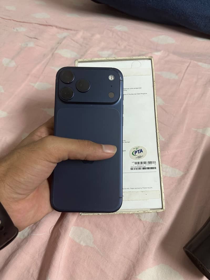 Apple iPhone 17 Pro Max 1