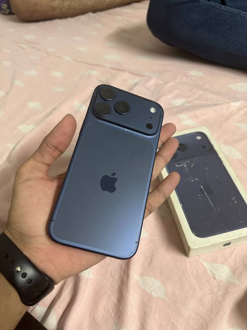 Apple iPhone 17 Pro Max 3