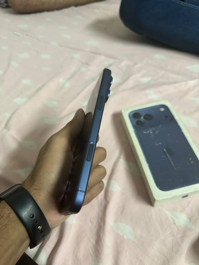 Apple iPhone 17 Pro Max 4