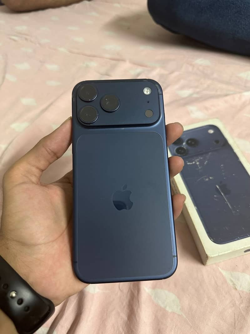 Apple iPhone 17 Pro Max 5