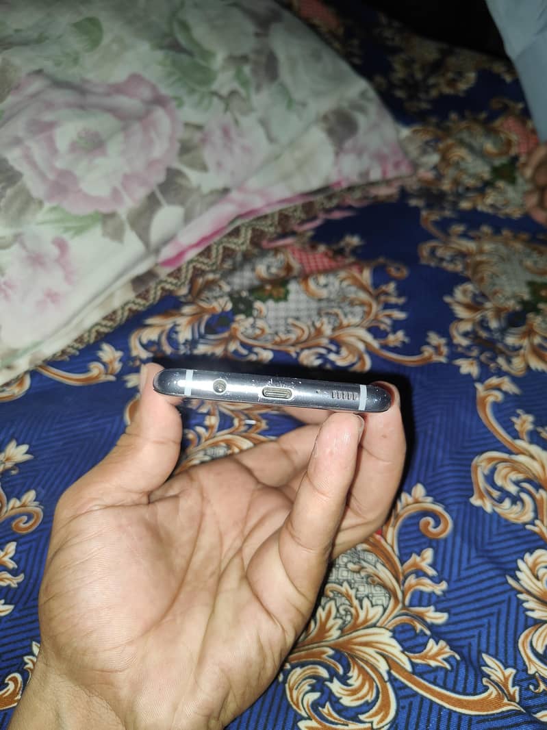 Samsung Mobile S8 Plus 4