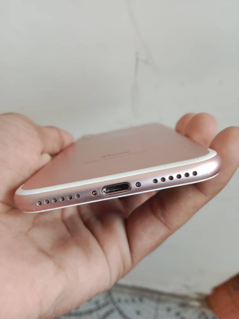 Apple iPhone 7 2