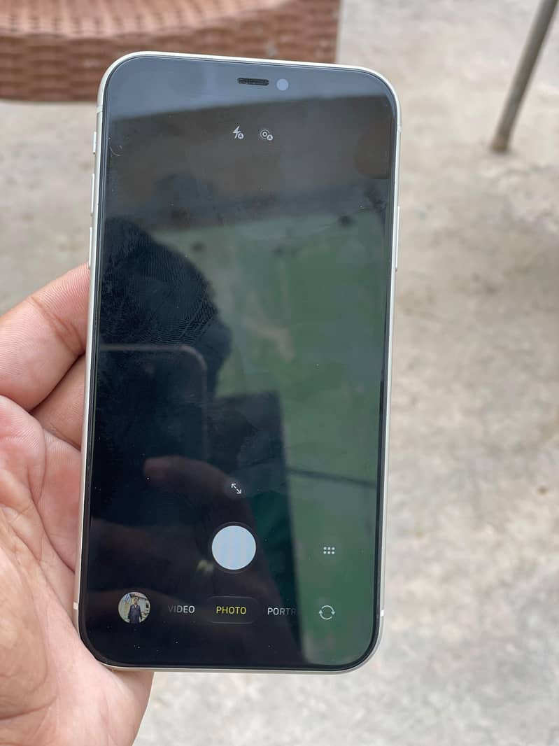 Apple iPhone 11 4