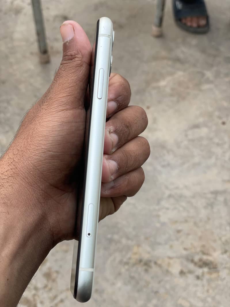 Apple iPhone 11 6