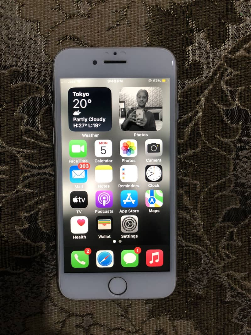 Apple iPhone 8 1