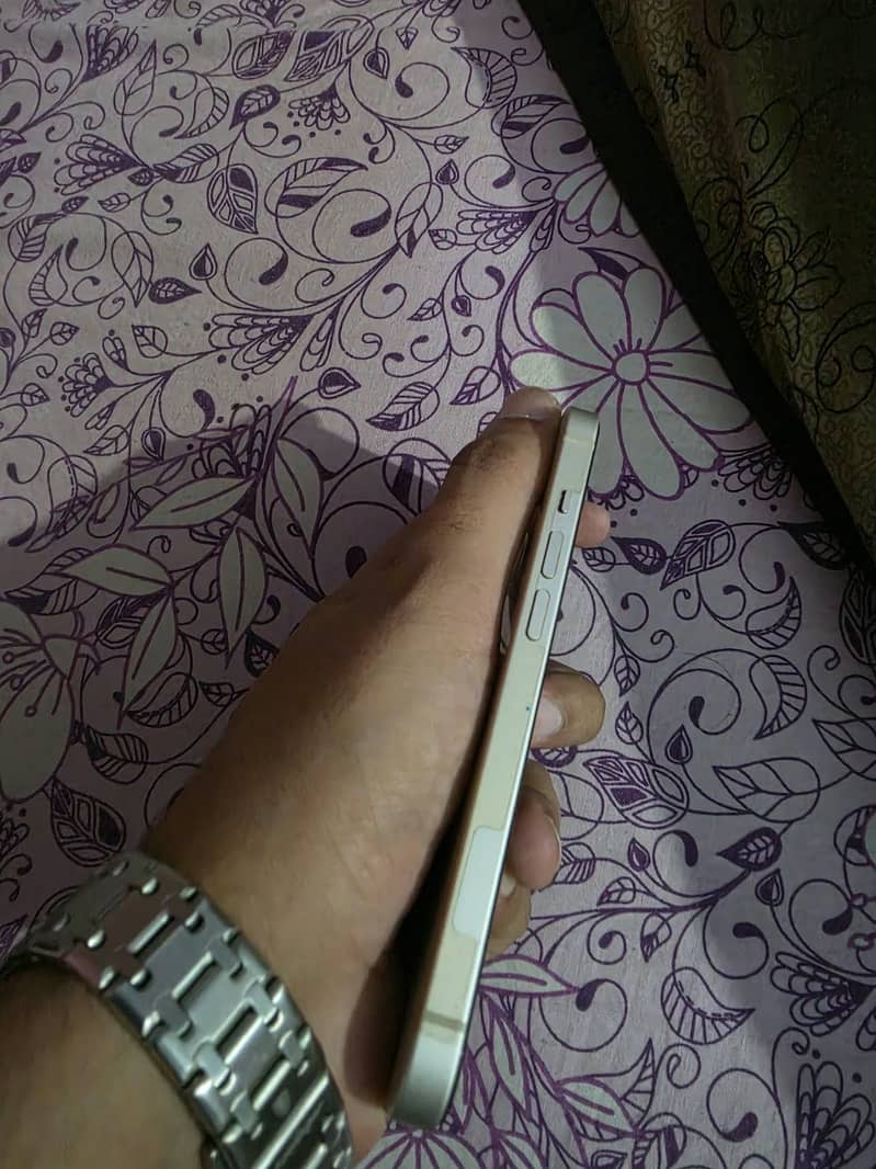 Apple iPhone 14 3