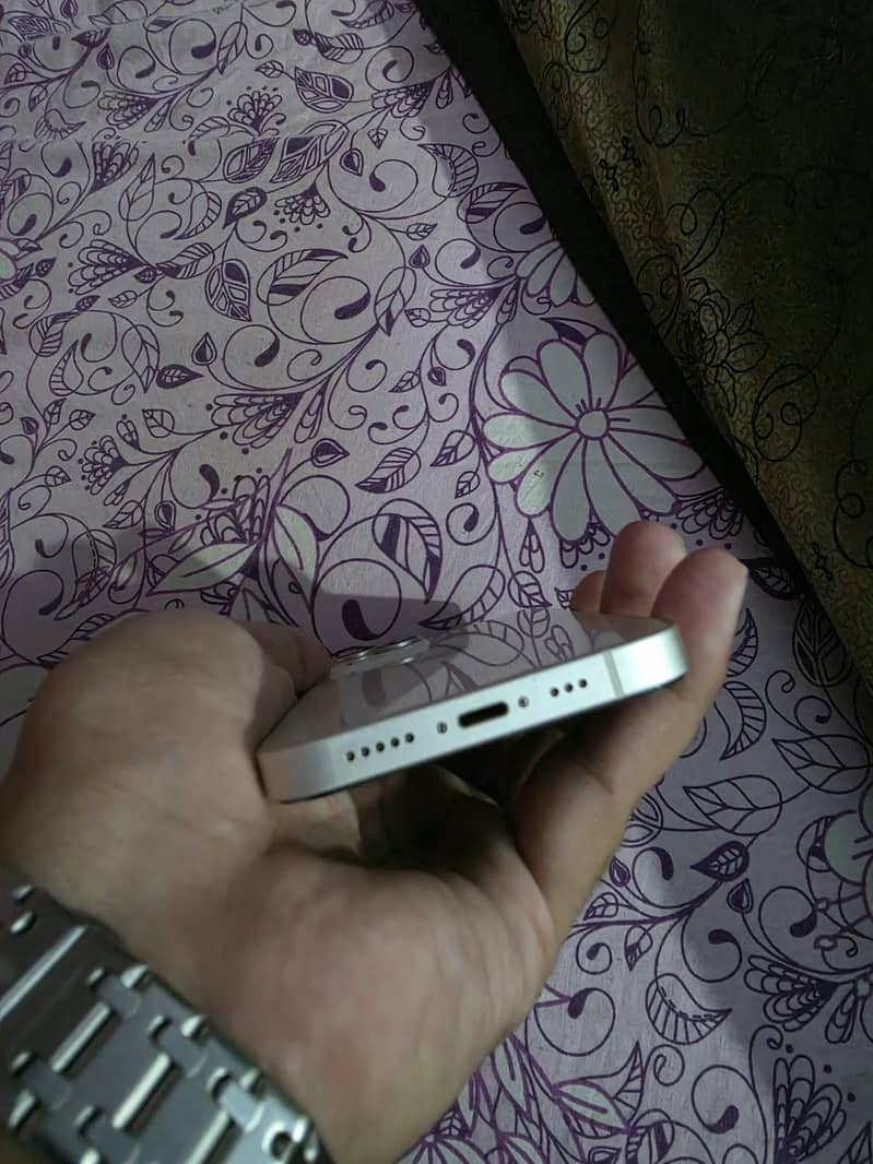 Apple iPhone 14 4