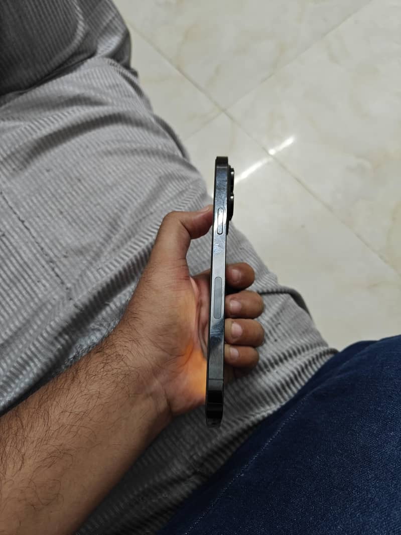 Apple iPhone 14 Pro Max 4