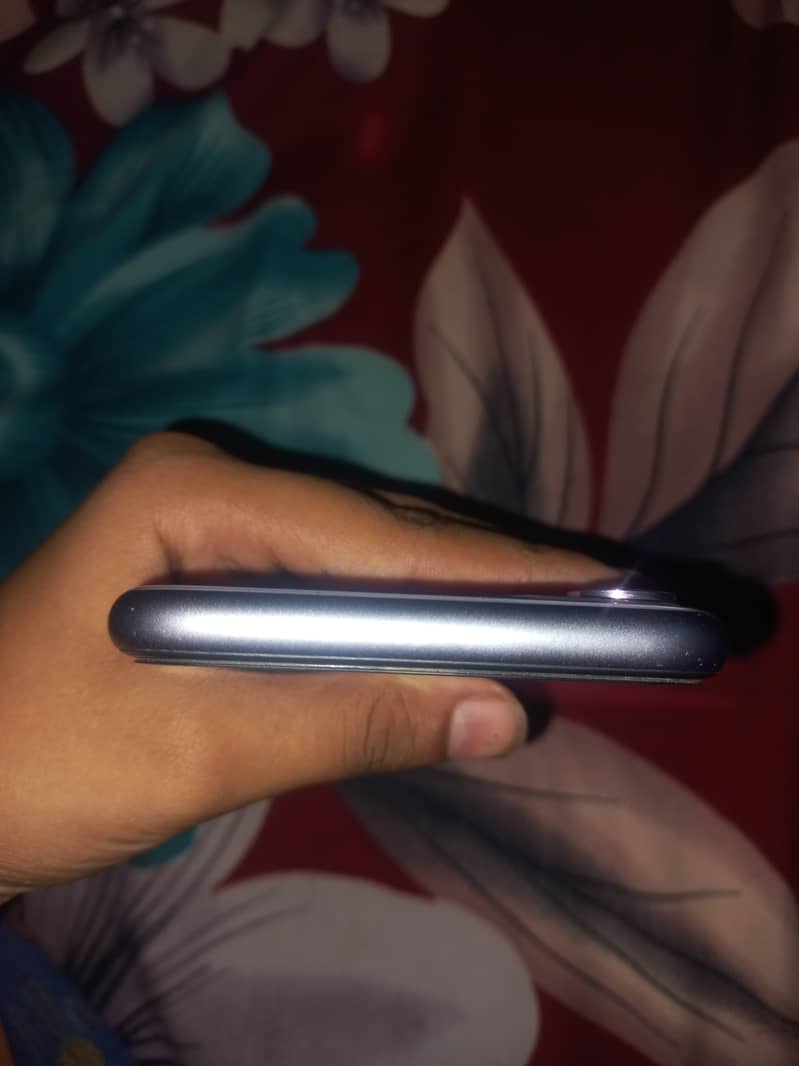 Apple iPhone 11 6