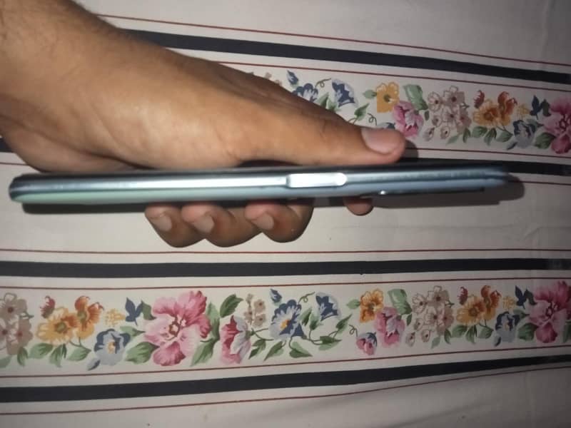 OPPO A76 1