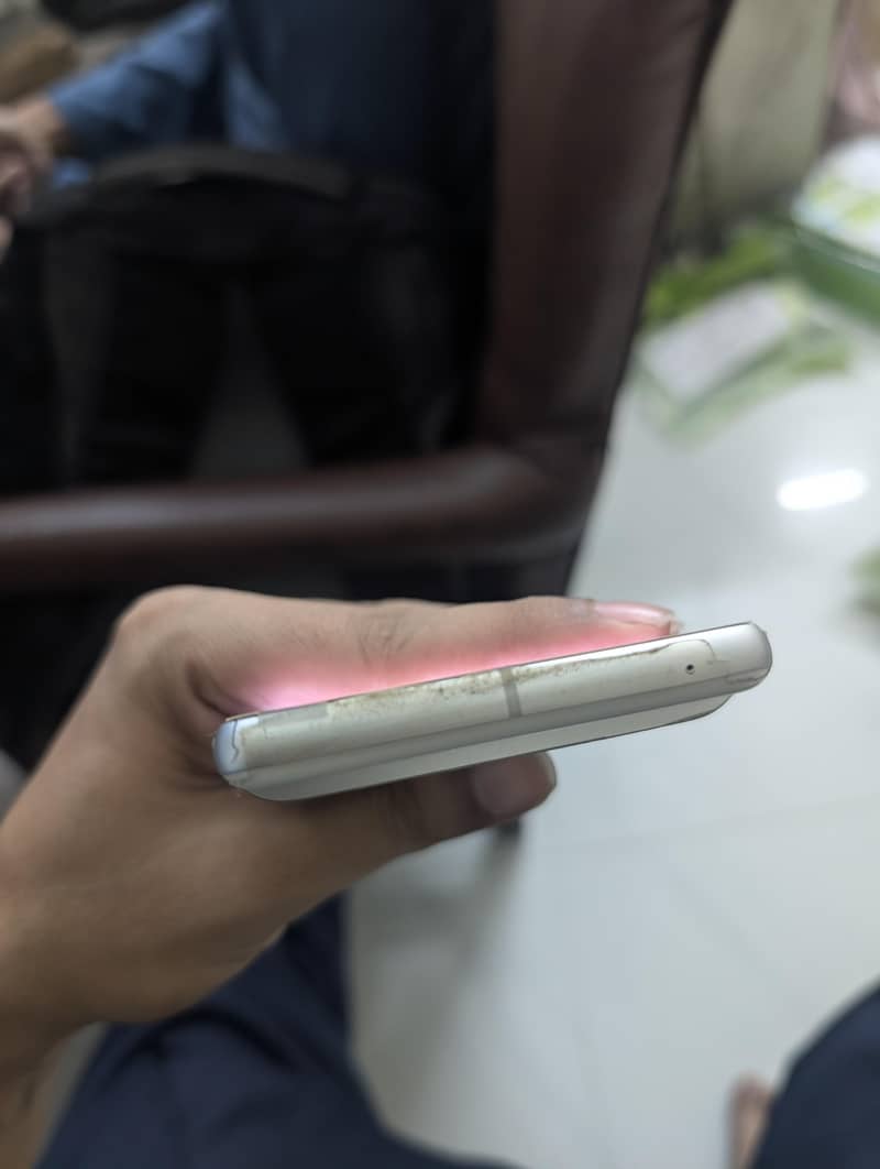 Google Pixel 7 4