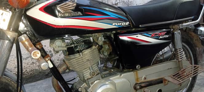 honda cg 125 2015 for sale. no work required. good average. tyre new.