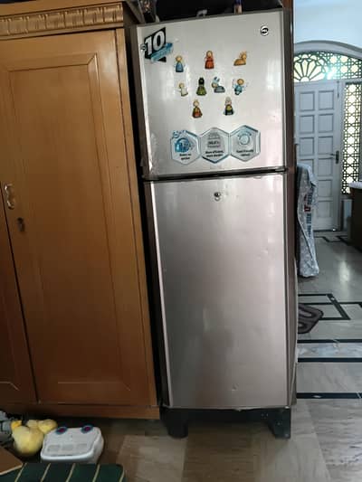 pel refrigerator good size.