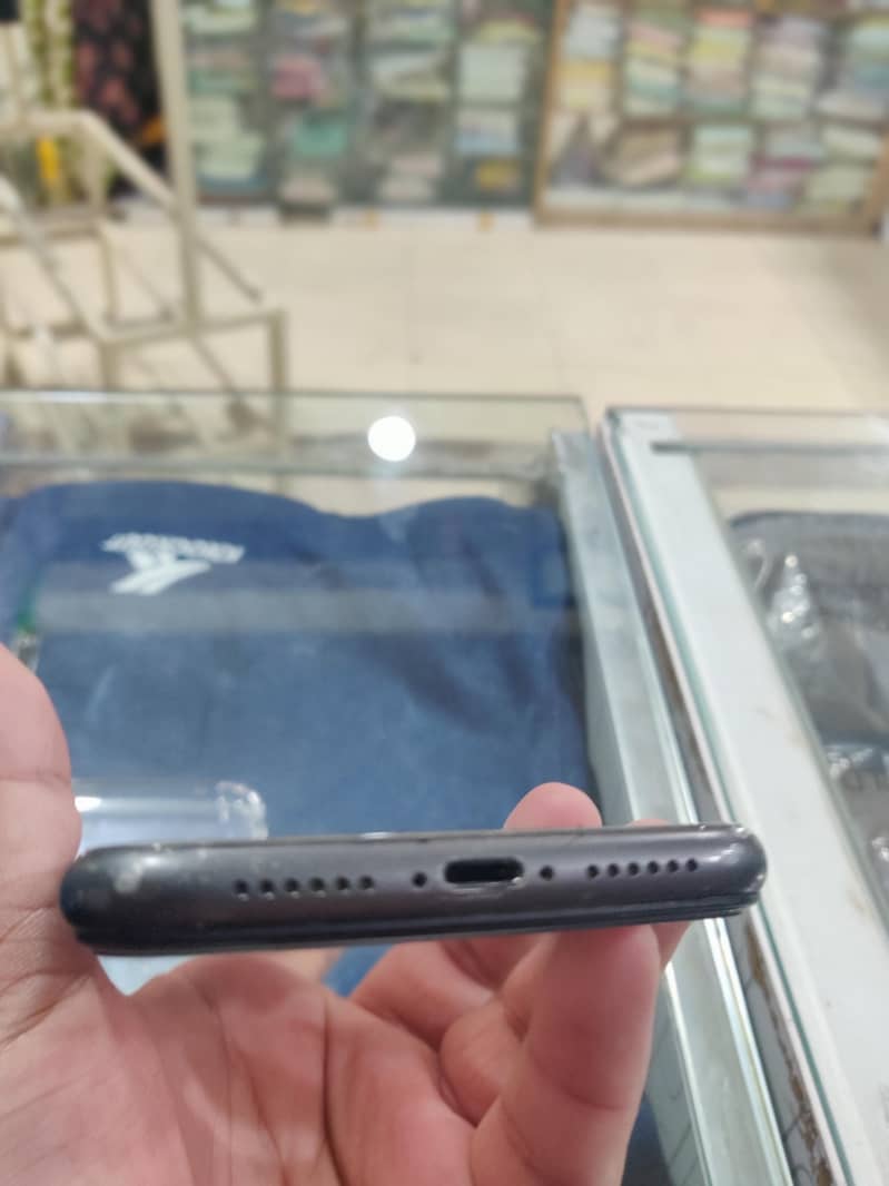 Apple iPhone 11 3
