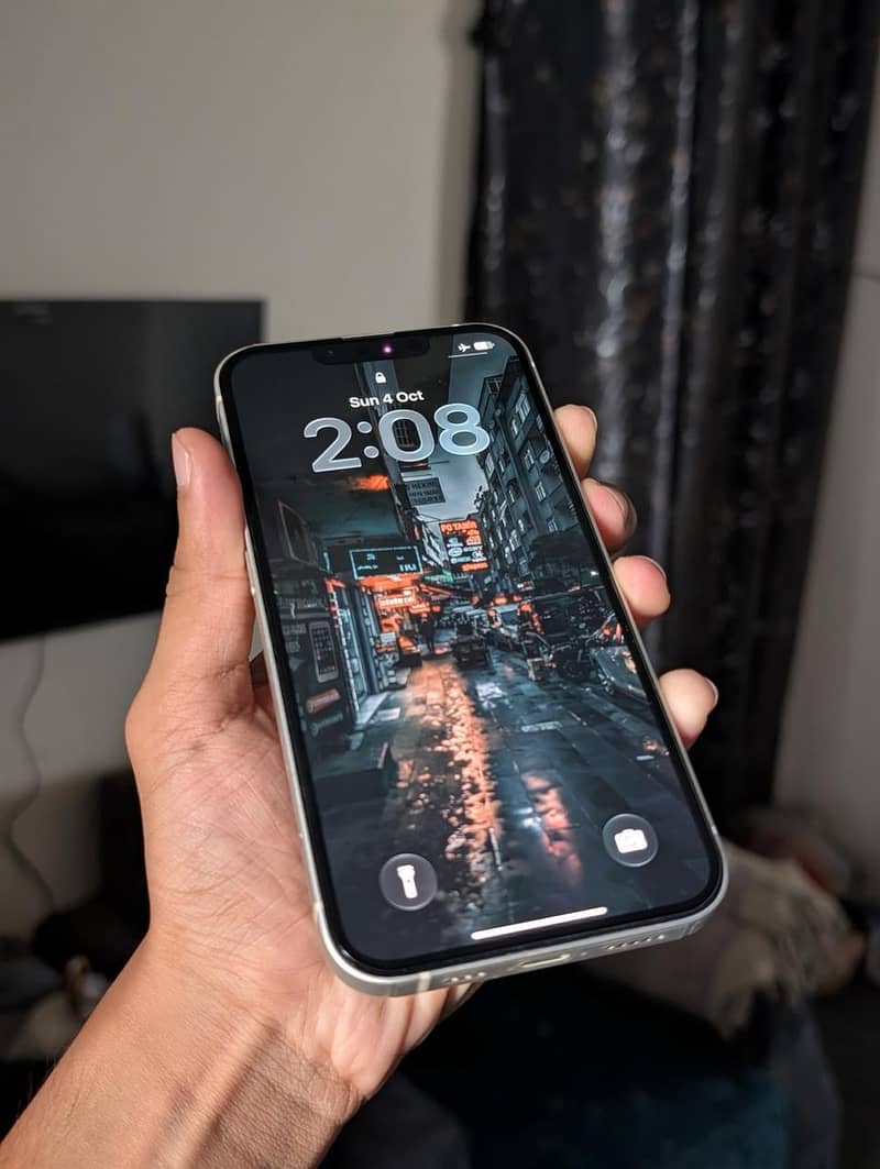 Apple iPhone 13 2