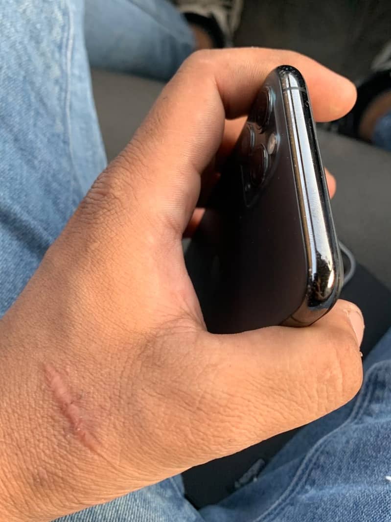 Apple iPhone 11 Pro 2