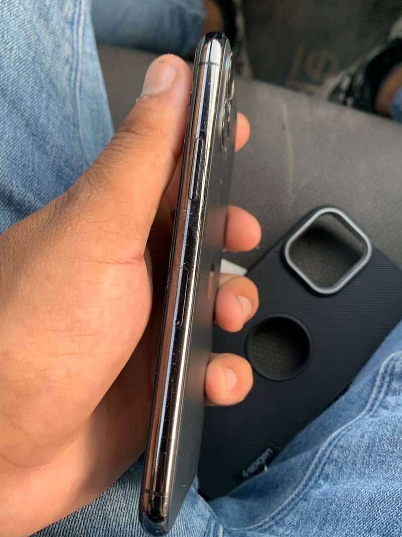 Apple iPhone 11 Pro 3