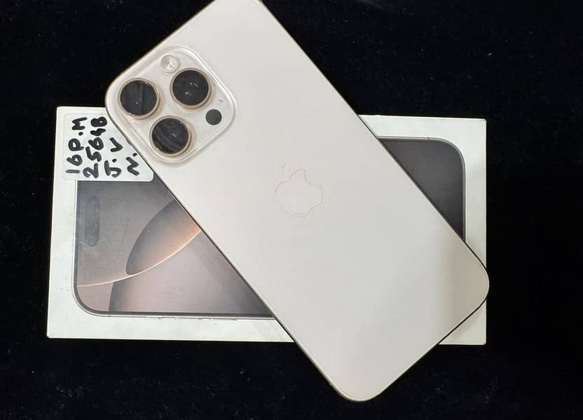 Apple iPhone 16 Pro Max 0