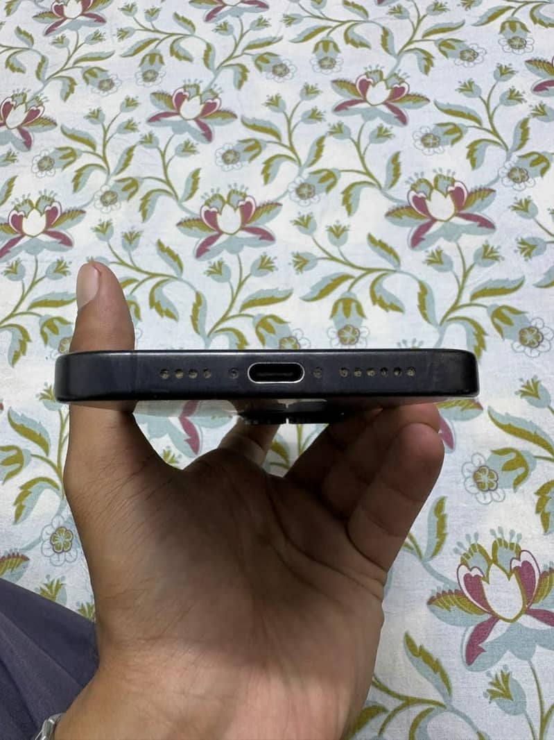 Apple iPhone 15 pro max 4