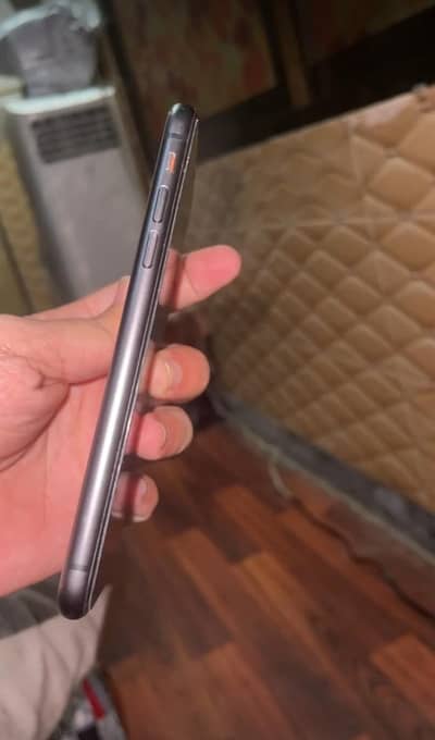 iphone 11 64 gb 86% BH  Daroghewala