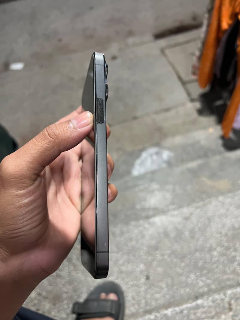 Apple iPhone 13 Pro Max 4