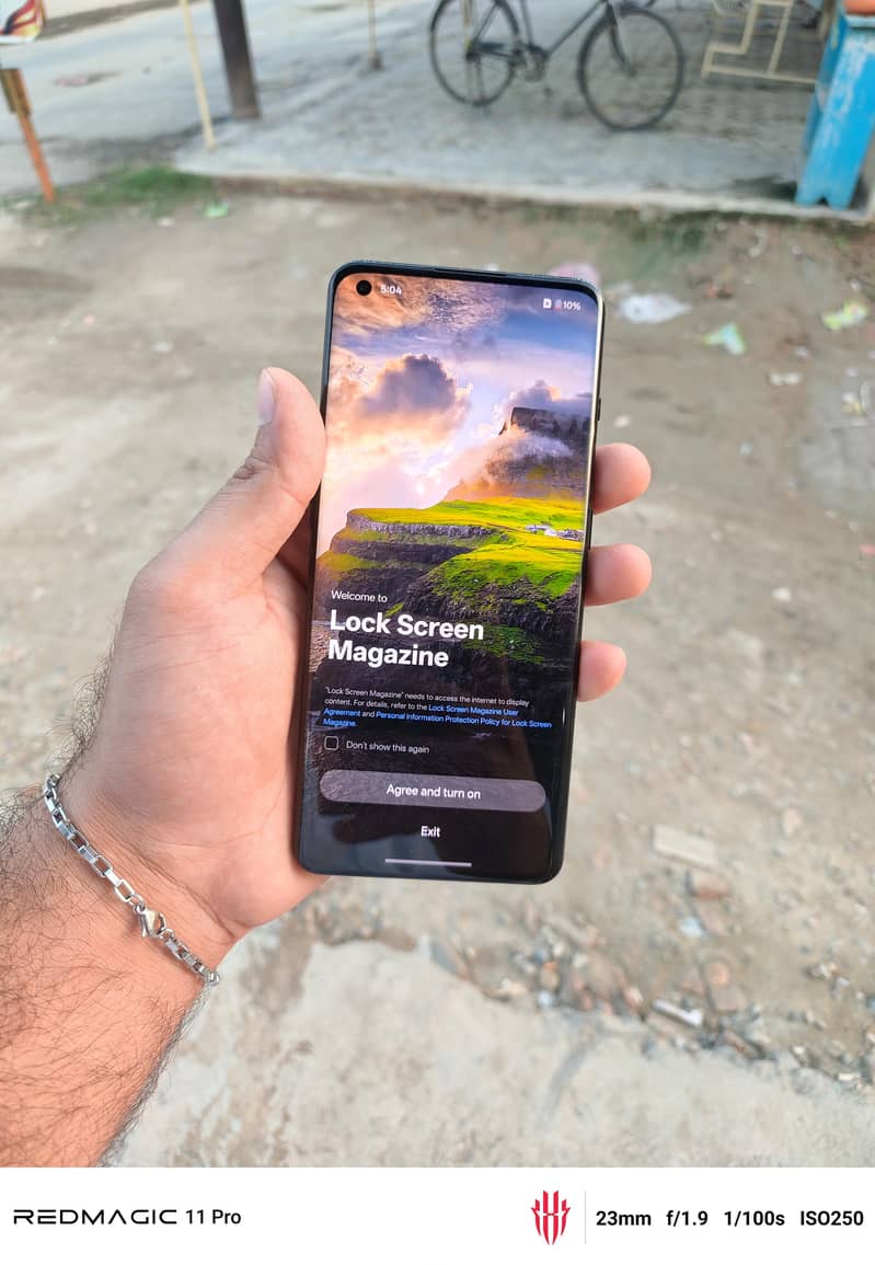 One Plus 10 Pro 4