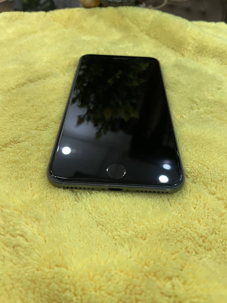 Apple iPhone 8 Plus 0