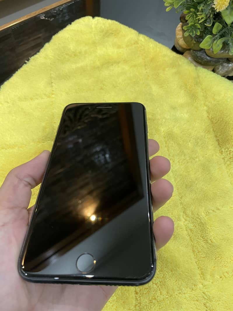 Apple iPhone 8 Plus 3