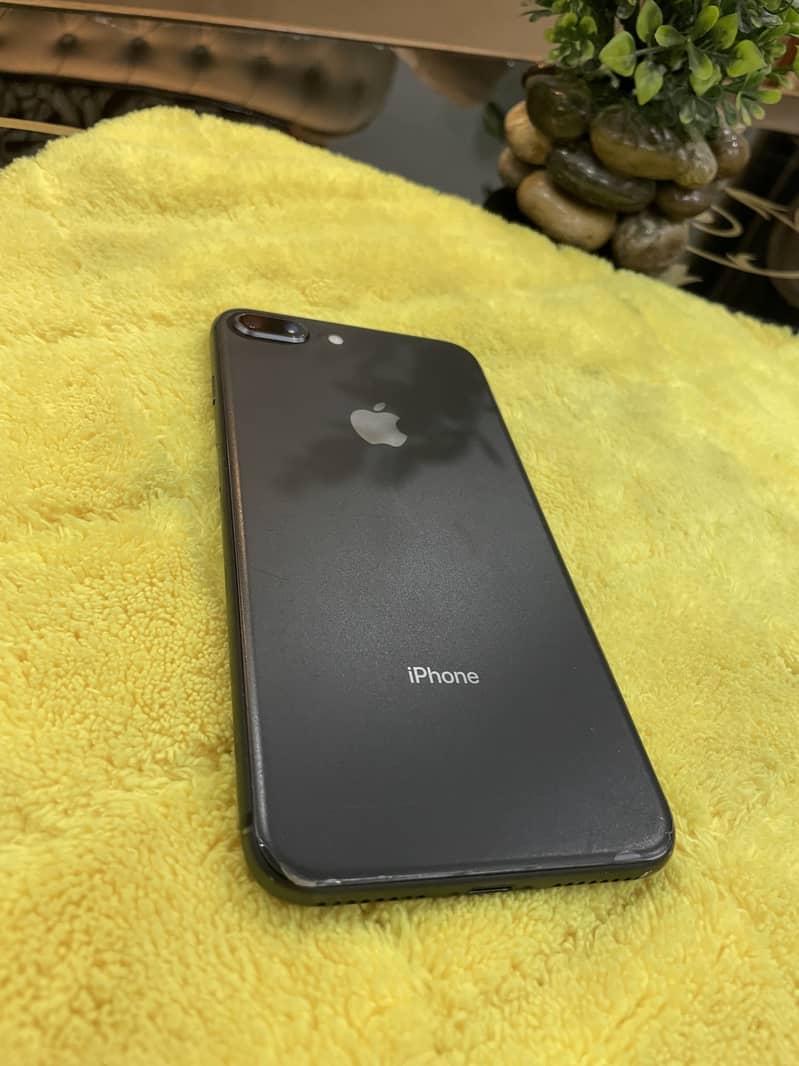 Apple iPhone 8 Plus 12
