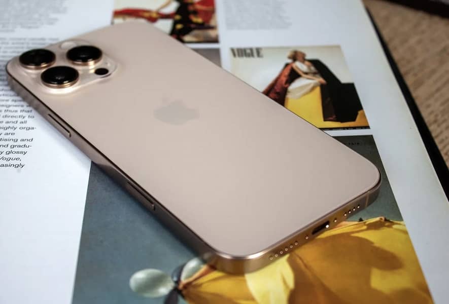 Apple iPhone 16 Pro Max 1