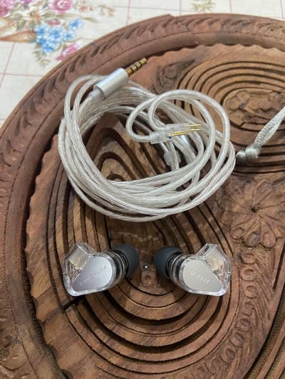 Tanchjim Bunny IEM 3.5mm with Mic, with box & accessories