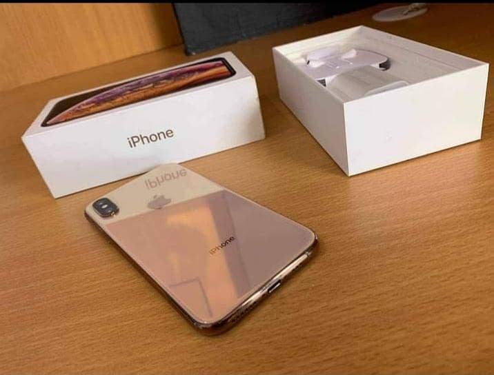 Apple iPhone XS Max 1
